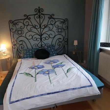Lyxigt Rum Med Eget/Badrum Med Spa Kaensla Йёнчёпинг Экстерьер фото